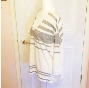 Vince Camuto grey & white t-shirt